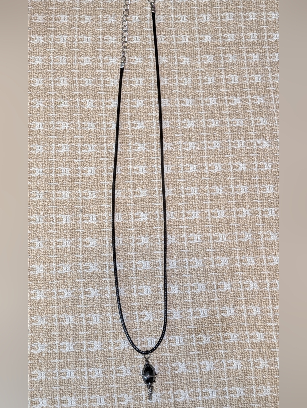 🌿 Silver Wire Wrapped Black Hematite Pendant Necklace - Picture 5 of 6